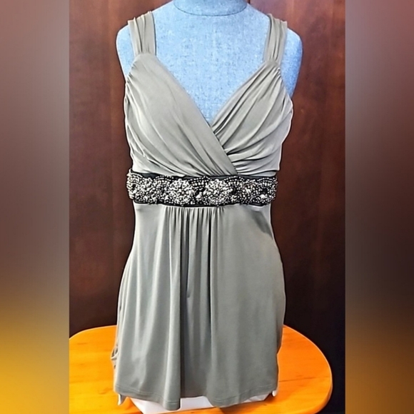 Studio Y Olive Green Sleeveless V-Neck Embellished Front Party Top Size Medium - Picture 11 of 11